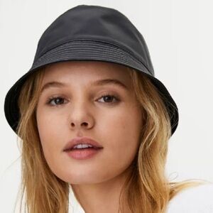 Aritzia main character bucket hat